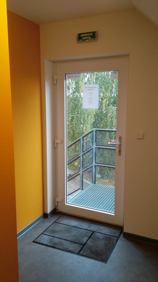Bed & Parking Eurobit Bed & Breakfast Hrusky  Dış mekan fotoğraf
